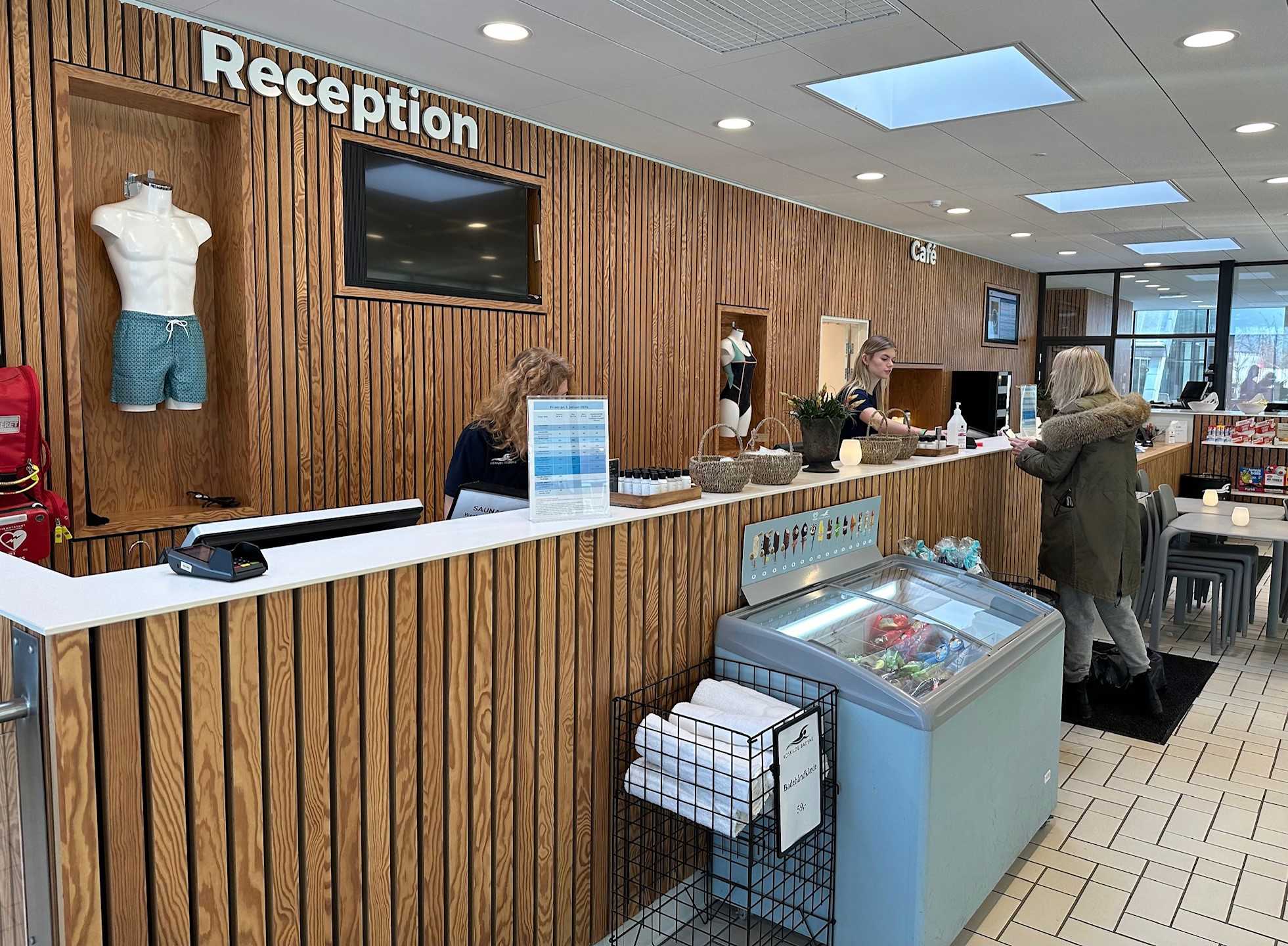 Cafe og reception i Roskilde Badet